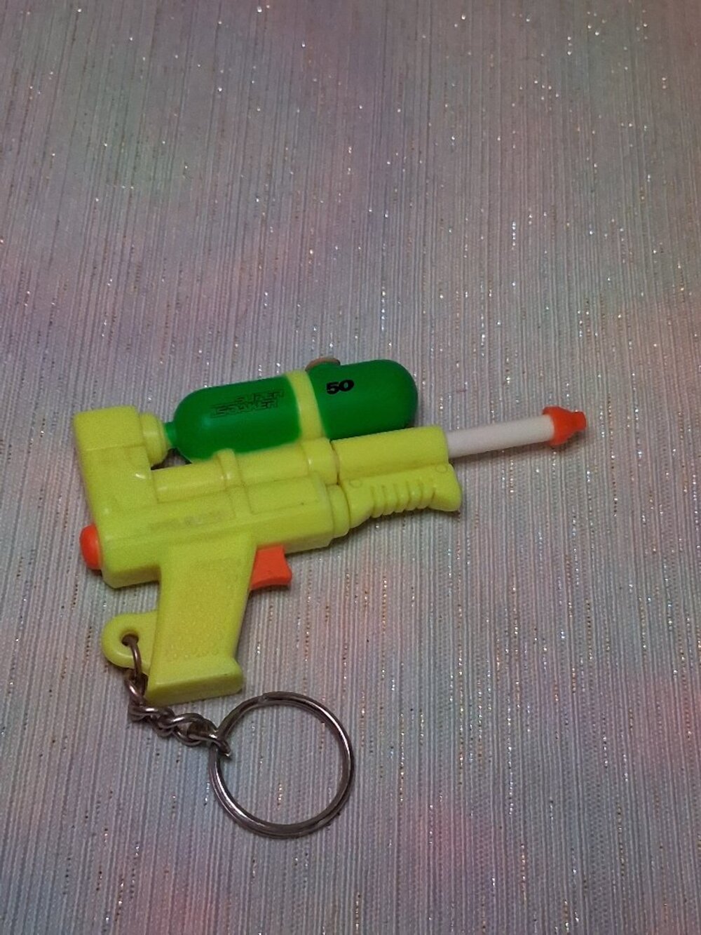 VINTAGE Retro SUPER SOAKER 50 KEYCHAIN 1992 BASIC FUN INC. Yellow Green WORKS